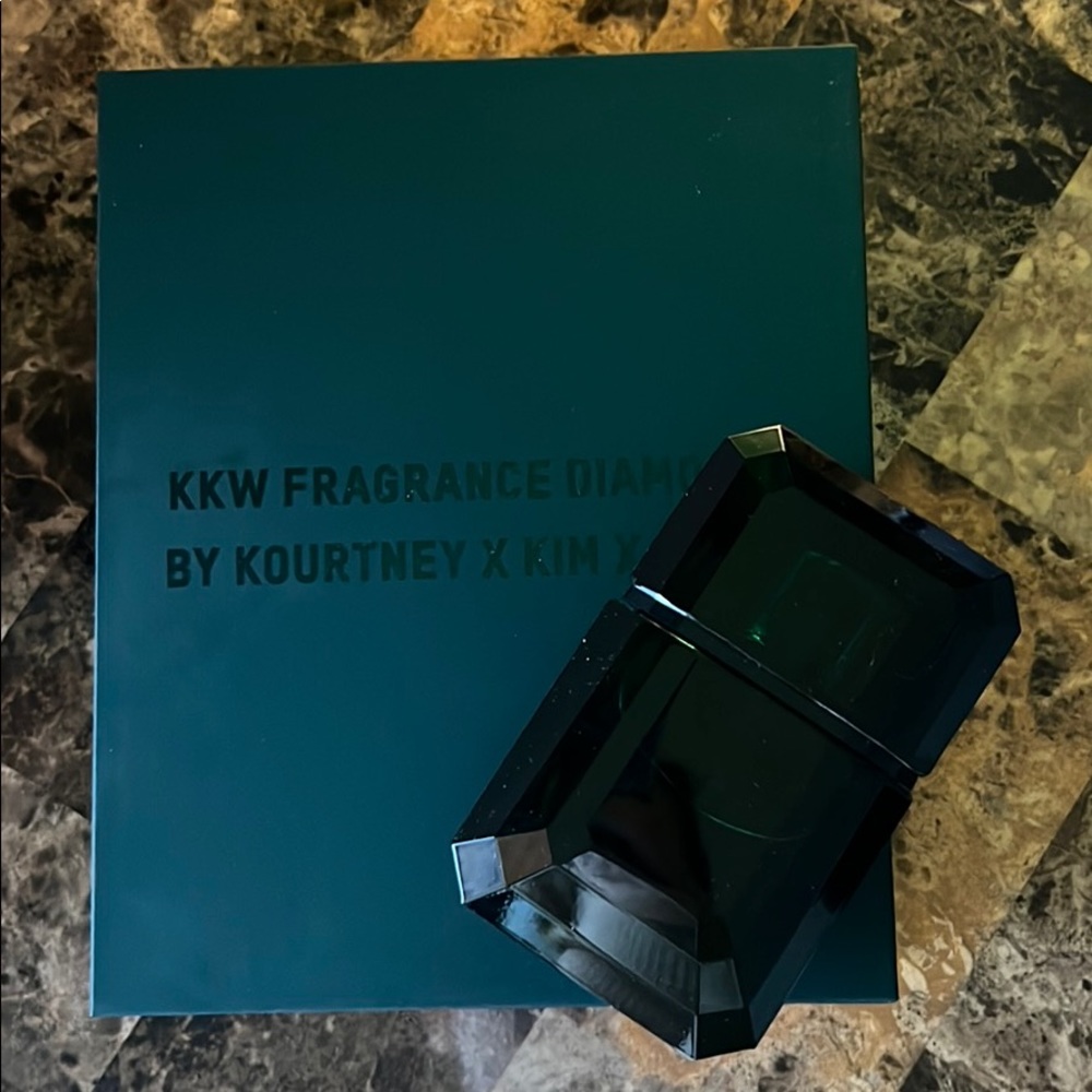 KKW GREEN 💚💎DIAMOND PERFUME